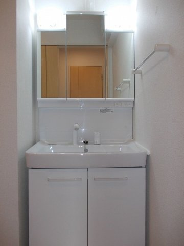 パーク　アクシスＥＡＳＴ　Ｃの洗面所|ゆったりとスペースのある洗面所