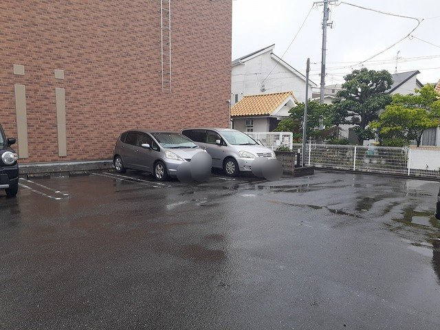 クレール　メゾンの駐車場