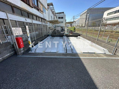 【駐車場】 | スタイリオ下丸子 | 駐車場があるので、車を買う予定の方も安心です