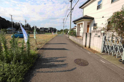 【外観】 | 毛呂山町川角 土地 | 東側約4.2m公道