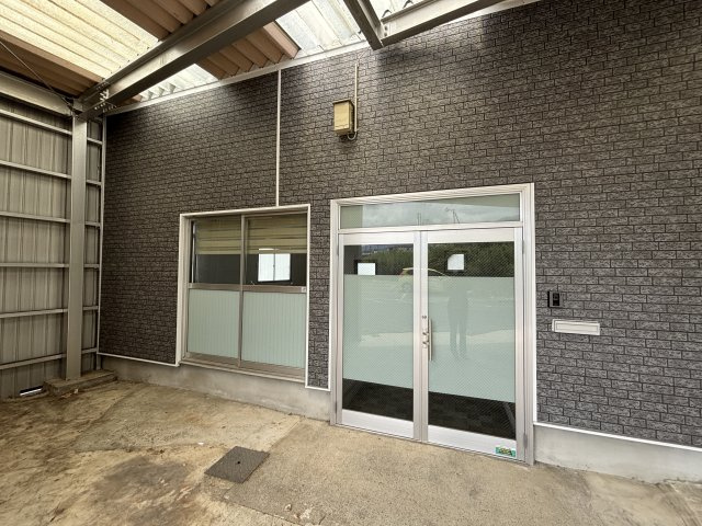 19号線沿い　事務所兼倉庫