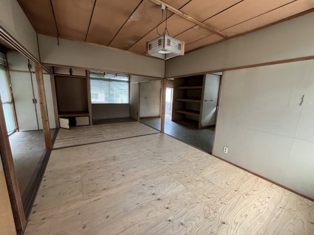 19号線沿い　事務所兼倉庫|2F
