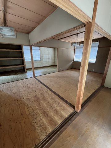 19号線沿い　事務所兼倉庫|2F
