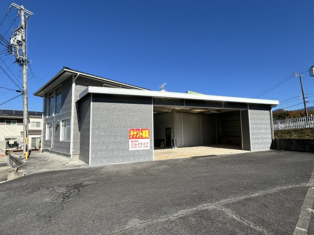 19号線沿い　事務所兼倉庫の駐車場