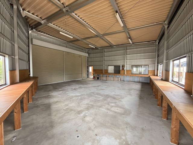 19号線沿い　事務所兼倉庫