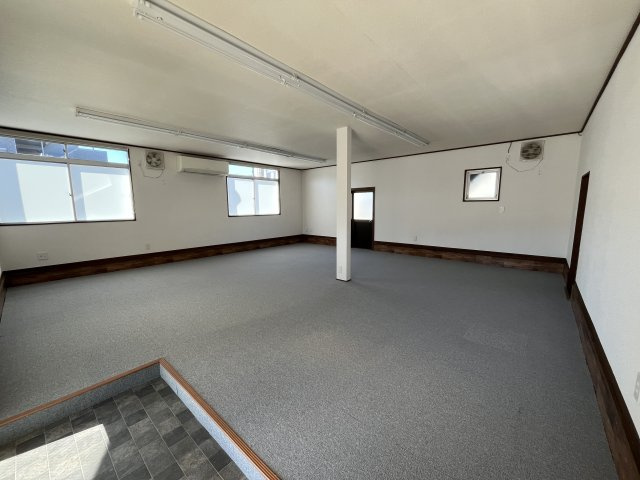 19号線沿い　事務所兼倉庫