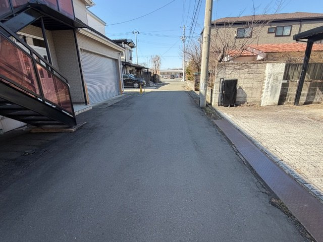 盛岡市加賀野四丁目　売地の前面道路含む現地写真
