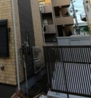 川崎市多摩区宿河原６丁目のアパートのエントランス