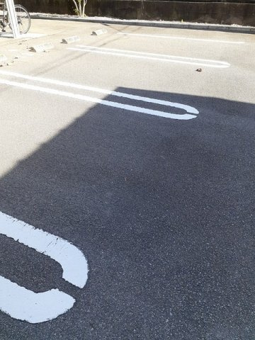 カーサ　アルベロディピノＢの駐車場