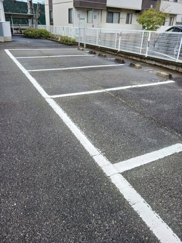 Ｌａｗ　Ｆｌｏｗｅｒの駐車場