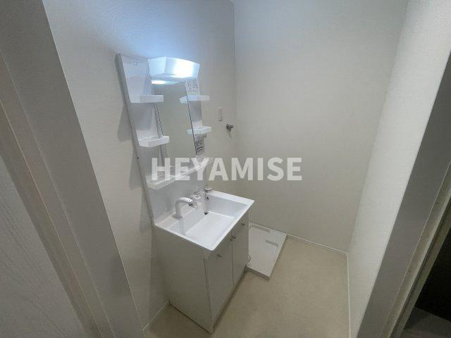 GRACE　HIRAYAMA　B棟の洗面所|※室内画像は別号室のもの(反転タイプ)