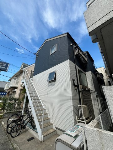 アザーレ新百合ヶ丘弐番館の外観