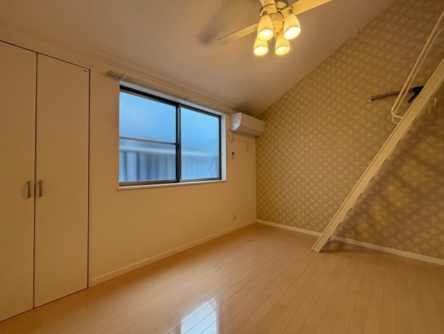 アザーレ新百合ヶ丘弐番館の居間・リビング