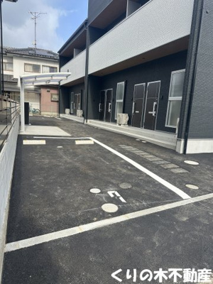 【駐車場】 | Casa Pacifica 喜田村 | 駐車場があるので、車を買う予定の方も安心です