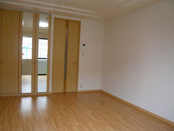 小野ロイヤルハイツの居間・リビング|洋室