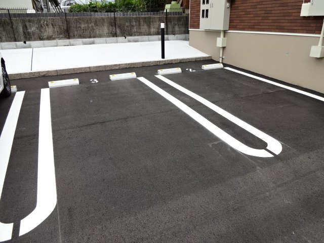 ブライト　ボナールの駐車場