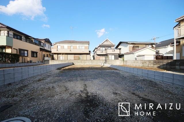 【前面道路含む現地写真】 | 陽の光をたっぷりと浴びながら気持ち良く生活が出来ます。夢のマイホーム、夢ではなく実現出来ます！見学・ご相談等、お気軽にご連絡下さい。