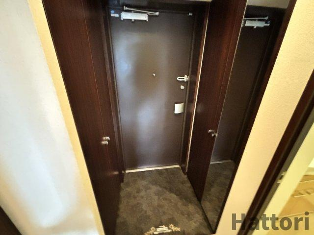 アーバンフラッツ西中島の玄関