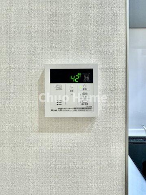 【発電・温水設備】 | セザール北綾瀬 | 【給湯リモコン】外での一日を忘れさせてくれるオートバス機能でお好みの湯量・温度に調整された浴槽。