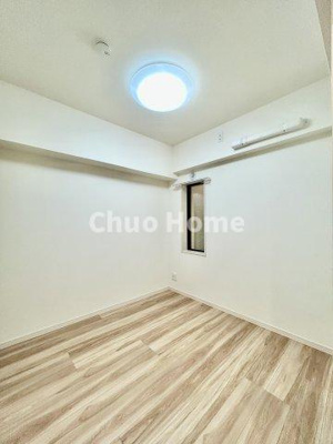 【寝室】 | セザール北綾瀬 | 【寝室】心と体をゆったりと安らげる主寝室。寝室のゆとりが大きい分だけ、暮らしの安らぎは深まります。一日の疲れを癒すだけでなく、ご夫婦の親密な語らいを紡ぎ出します