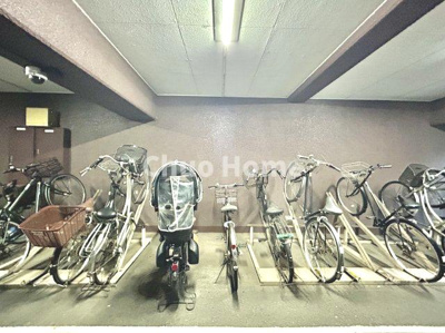 【駐輪場】 | セザール北綾瀬 | 【自転車置き場】最新の空き状況や費用などの詳細は担当スタッフまでお問い合わせください。