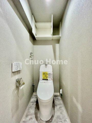 【トイレ】 | セザール北綾瀬 | 【トイレ】 収納スペースをしっかりと確保した温水洗浄便座機能付きトイレ。温水洗浄便座は清潔にお使いいただくための大切なアイテムです。