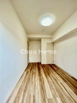 【洋室】 | セザール北綾瀬 | 【洋室】快適に過ごす条件は、一人ひとり違います。だからこそ飾り過ぎないシンプルな内装と偏り過ぎないデザインで統一しております。居住していく中でオーナー様だけの【マイホーム】に創り上げて下さい