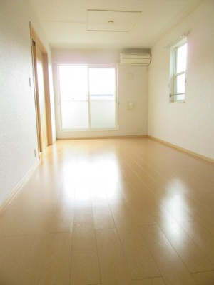 【居間・リビング】 | ビュー・カトレア | 居間です