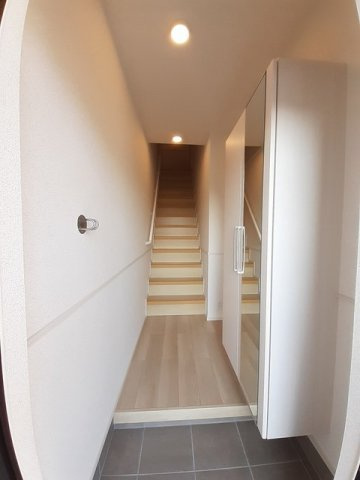 ジェルメメゾン　Ⅰの玄関|シューズボックス付きの玄関です☆