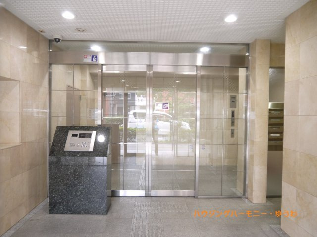 【その他共用部分】 | スカーラ池袋西 | タイル調のエントランス内となります。