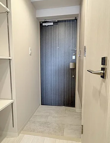 リヴェント森ノ宮の玄関