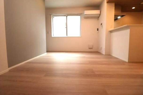 グラナーデ興宮町の居間・リビング