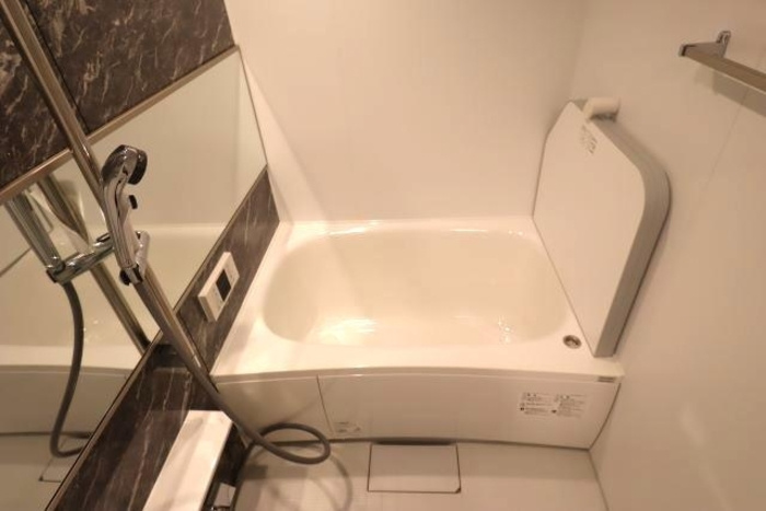 グラナーデ興宮町の浴室