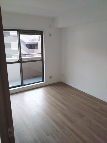 グリーンコーポ多摩ニュータウン南大沢の洋室