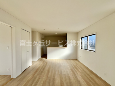 【居間・リビング】 | 袋井市梅山 2期 新築一戸建て 2号棟 | LDK16.5帖