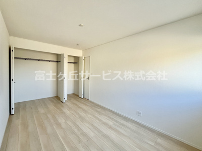 【寝室】 | 袋井市梅山 2期 新築一戸建て 2号棟 | 主寝室です