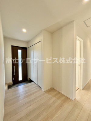 【玄関】 | 袋井市梅山 2期 新築一戸建て 2号棟 | ゆったりとした玄関です