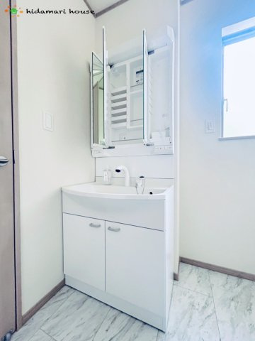上尾市小泉3丁目　新築戸建　ハートフルAの独立洗面台