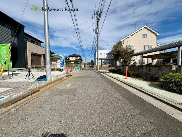 北区東大成町2丁目　新築戸建　ブルーミングガーデン02の前面道路含む現地写真
