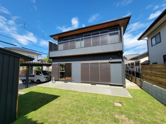 【外観】 | 甲斐市中下条 内外装・外構一新の中古住宅 敷地65坪 車3台並列駐車可能