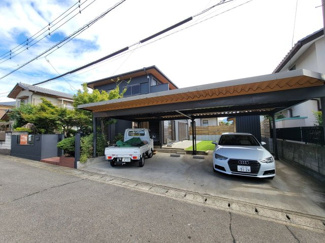 【駐車場】 | 屋根付き駐車場　並列3台駐車可能