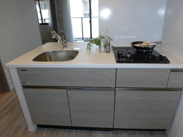 大阪市中央区瓦屋町２丁目の賃貸マンションのキッチン