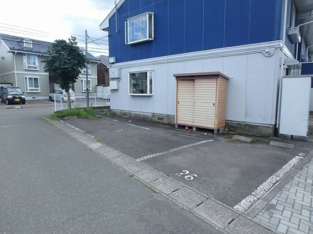セジュール・マロニエ　Aの駐車場