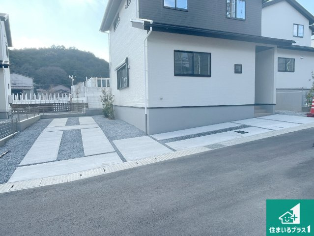 京都市北区上賀茂本山　第１期　新築一戸建ての駐車場|３台分の駐車スペース有り！急な来客でも安心です！