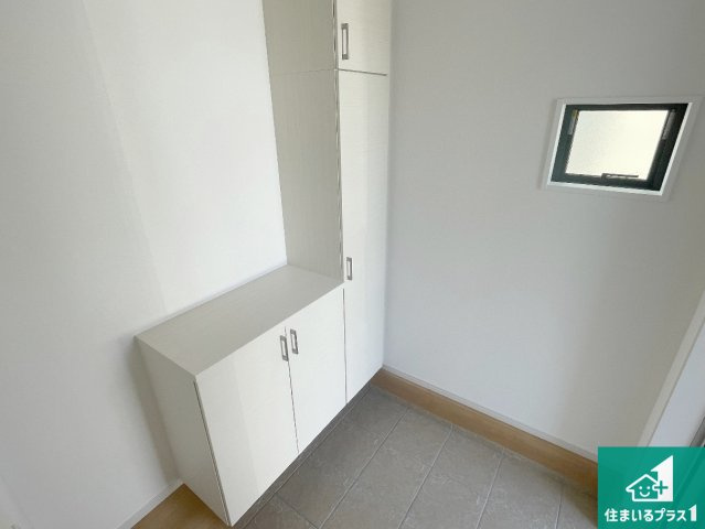 京都市北区上賀茂本山　第１期　新築一戸建ての玄関|シューズボックスにはたくさんの靴が収納できるので玄関周りはいつもスッキリ！ご家族が増えても安心！