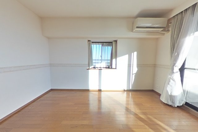 ６５８４６　モアグレース梅林公園南館の居間・リビング