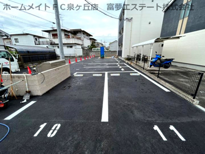 【その他共用部分】 | ポプラーレ狭山Ⅱ | 左：敷地内ゴミ置き場　右：駐輪場