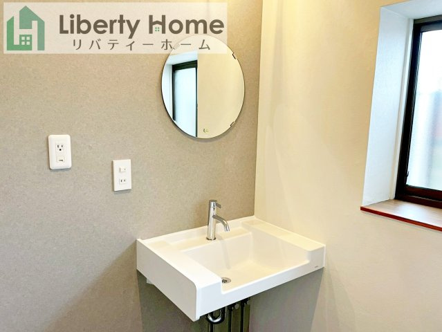 牛久市猪子町　中古戸建の独立洗面台