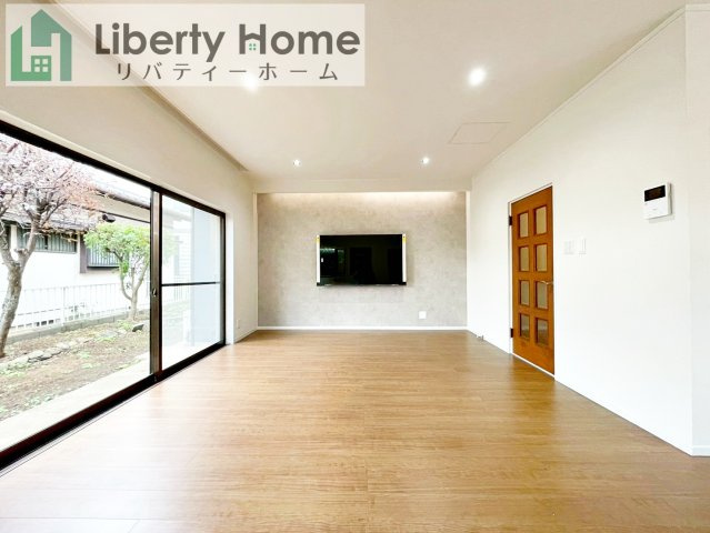 牛久市猪子町　中古戸建の居間・リビング