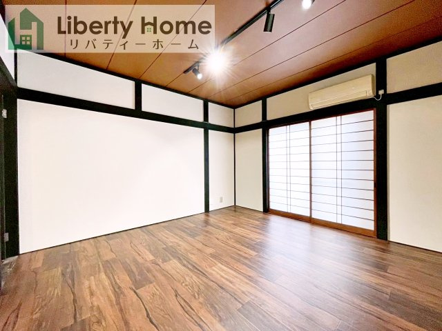 牛久市猪子町　中古戸建の洋室
